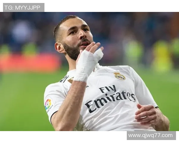 射门全进的足球传奇球星带你领略完美进攻的魅力与技巧