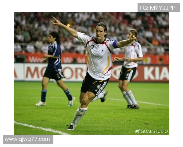 从小踢足球到成就球场传奇：球星成长历程的背后故事